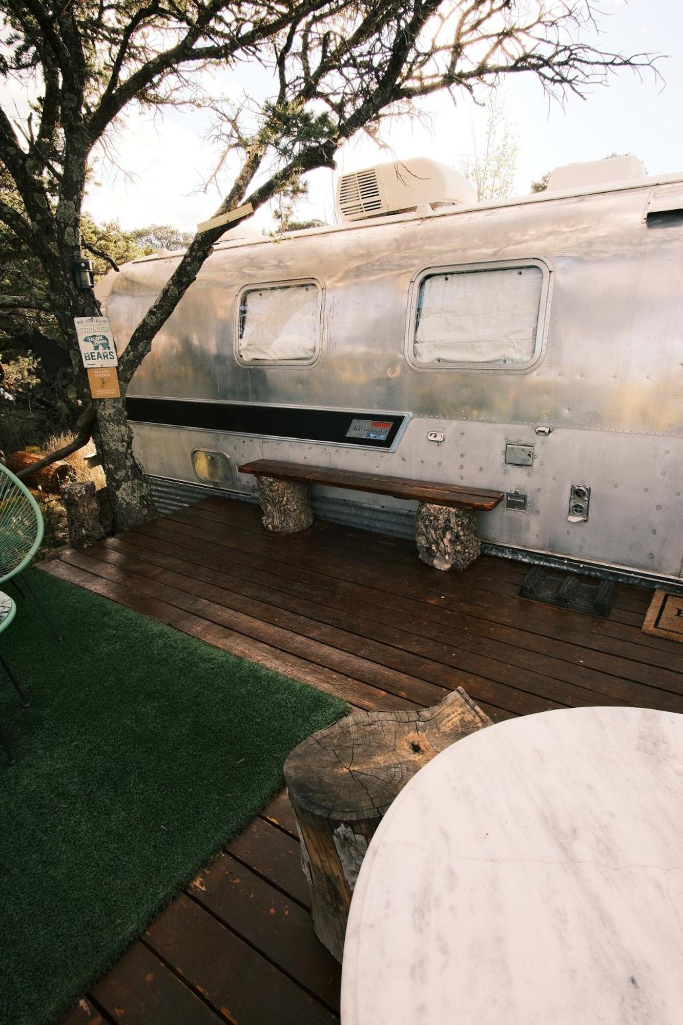 Holiday home Silver Bullet Airstream, El Mistico Glamping Ranch *