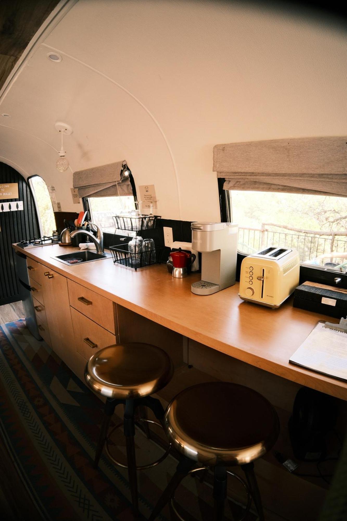 Holiday home Silver Bullet Airstream, El Mistico Glamping Ranch *