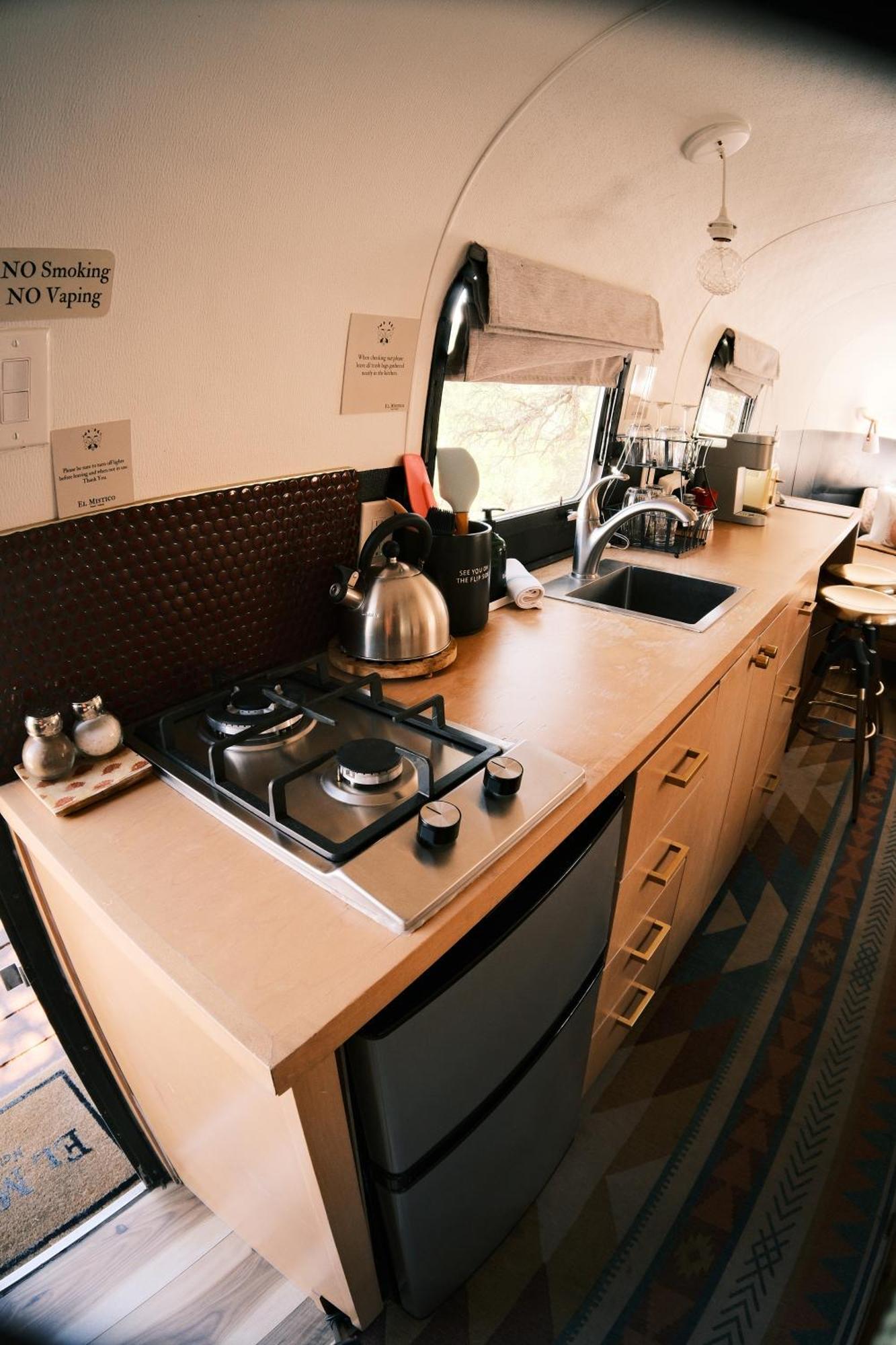 Silver Bullet Airstream, El Mistico Glamping Ranch Holiday home Nogal