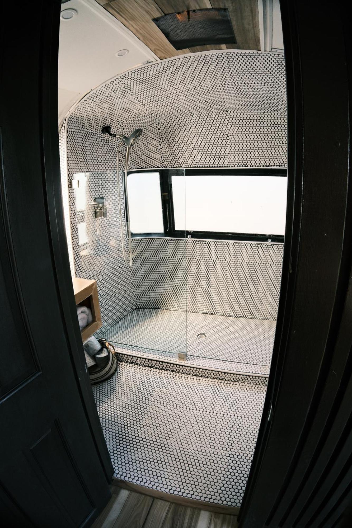 Silver Bullet Airstream, El Mistico Glamping Ranch Nogal