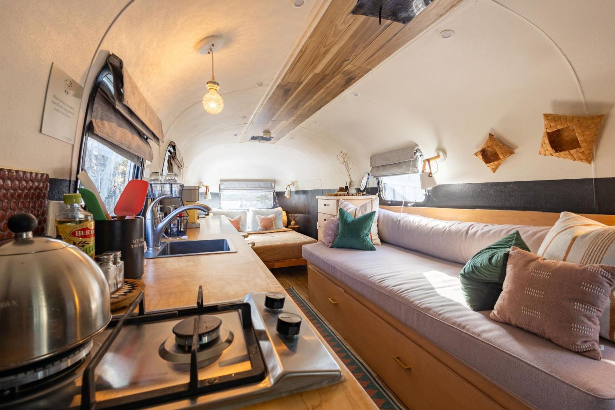 Silver Bullet Airstream, El Mistico Glamping Ranch Holiday home